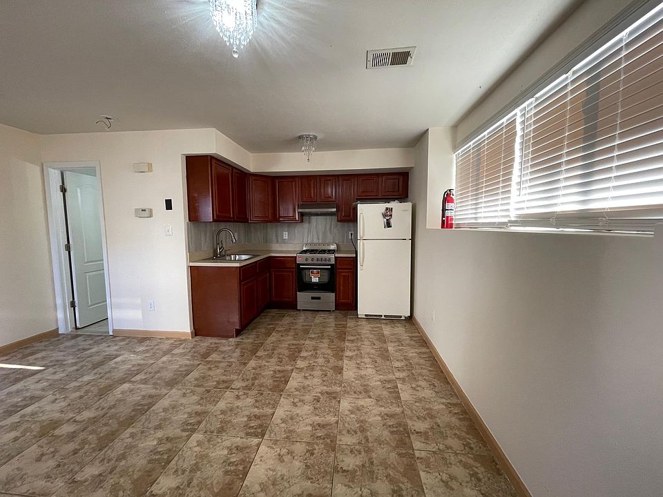 1st image of 38 Jeannette Ave