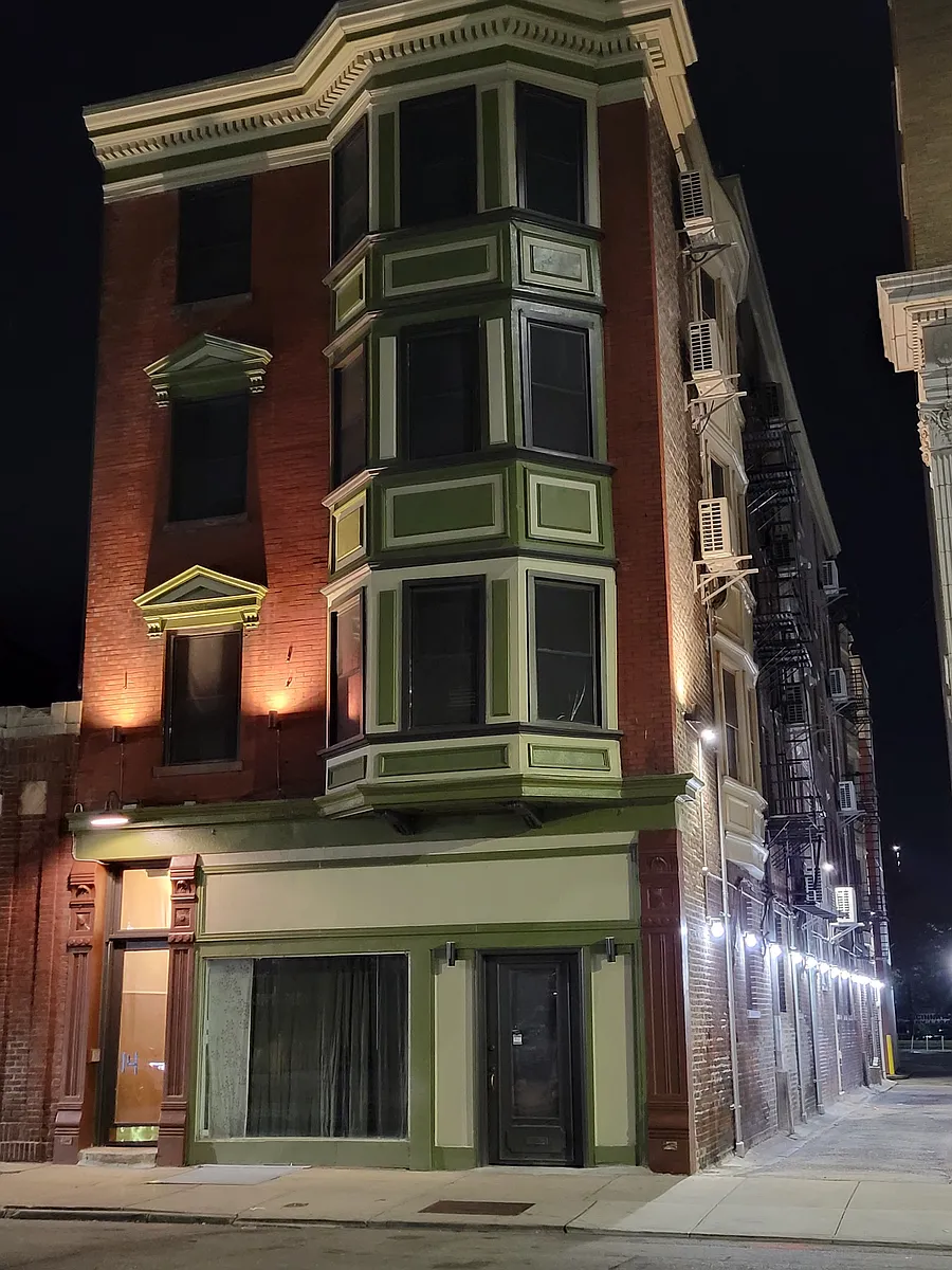 Building Photo - 12 W Court St #7