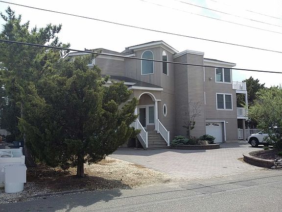 2nd image of 34 Panorama Dr