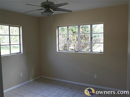 Front bedroom, great light, new fan/light