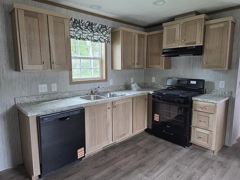 410 Donegal Dr — Photo 15