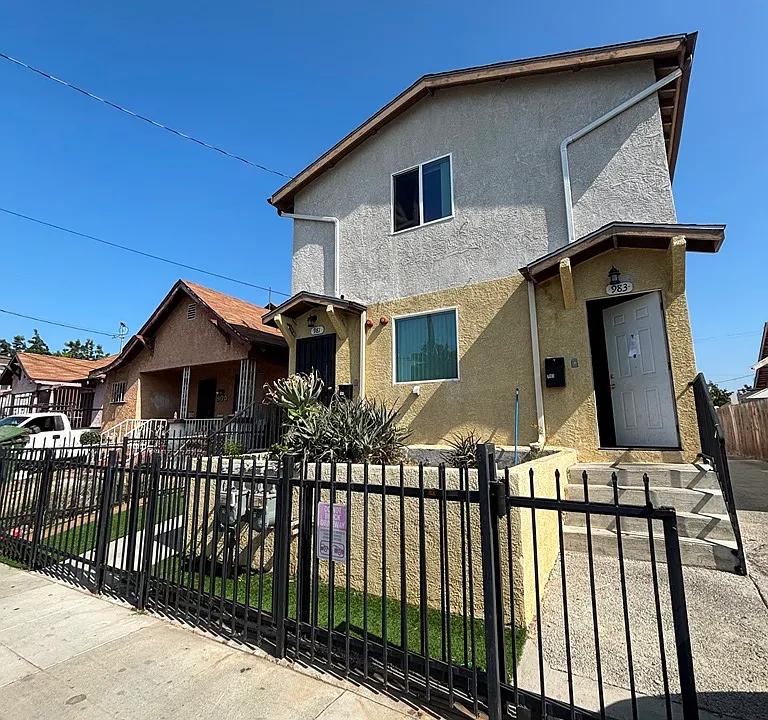 983 E 43rd Pl