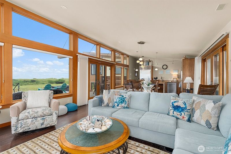 4th image of 1603 Sea Grass Lane
