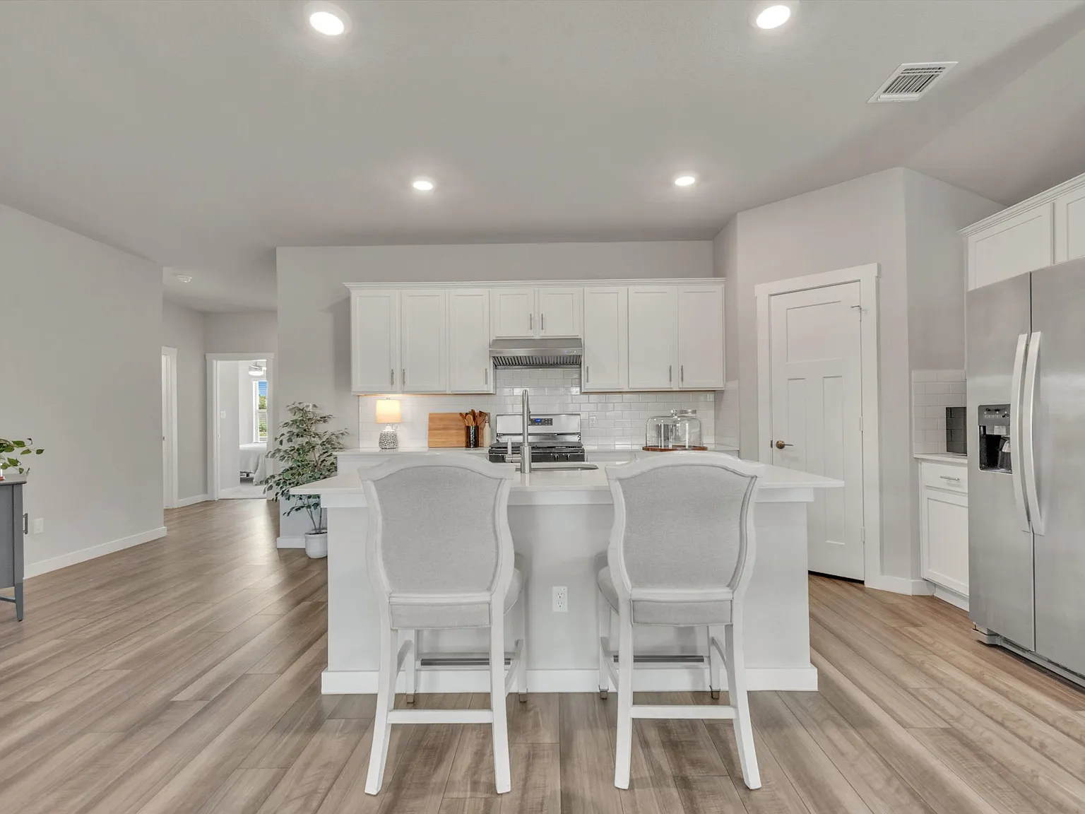4 bed, 1802 sqft, $2,250 — Photo 2