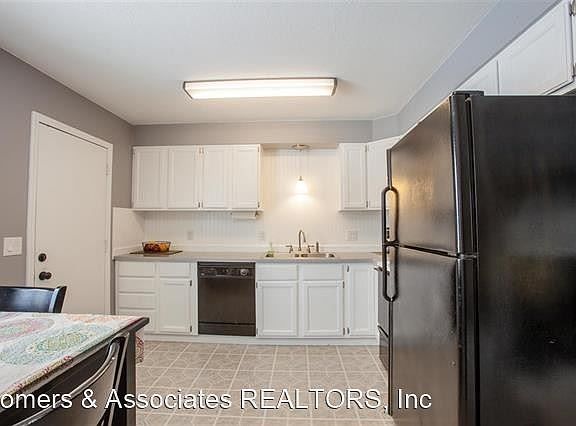 3rd image of 1612 Palomino Dr