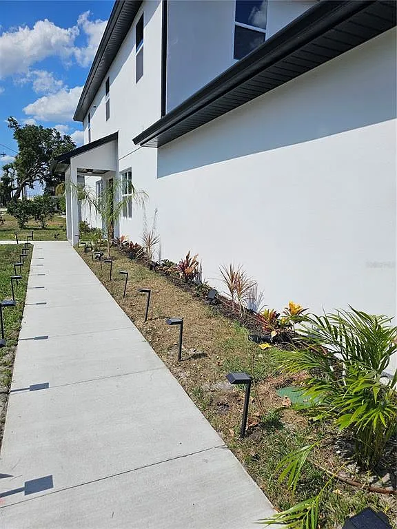 Building Photo - 2075 Jewell Ave