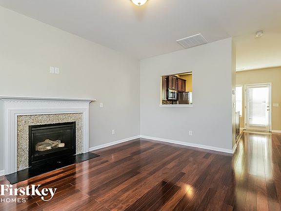 5th image of 586 Clear Meadow Dr