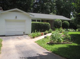 221 Summerglen Dr, Asheville, NC 28806