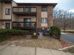 23 Cherry Hill Ct, Hampton, IL 61256