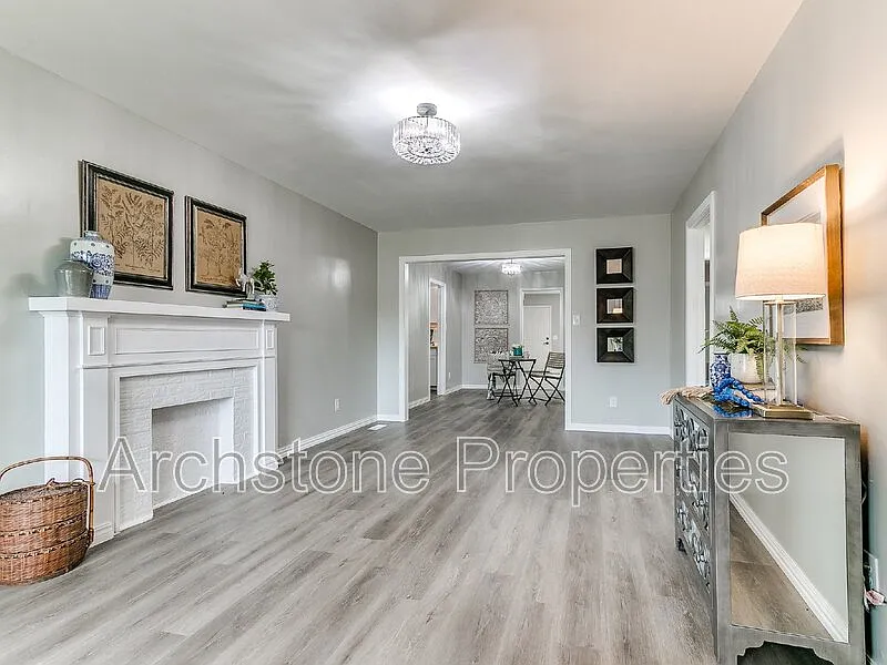 3 bed, 2.0 bath, 1495 sqft, $1,545 — Photo 3