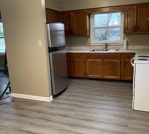 4th image of 1305 River Park Cir #B