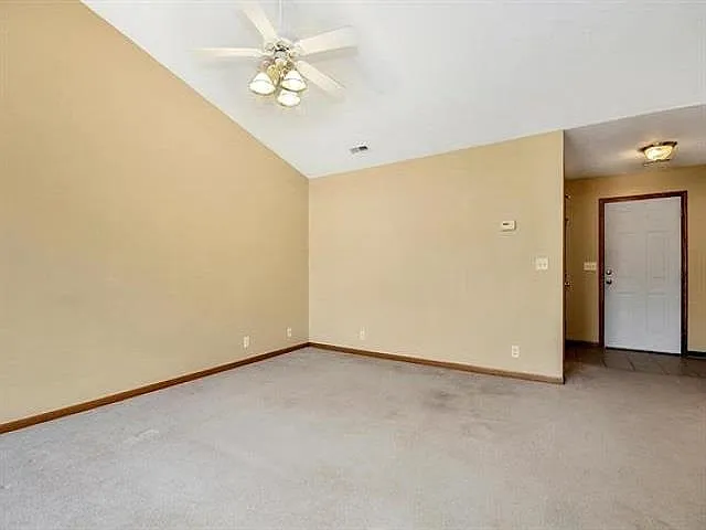 2 bed, 1.0 bath, 1053 sqft, $1,400 — Photo 4