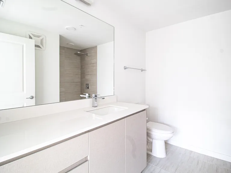Main bedroom bathroom