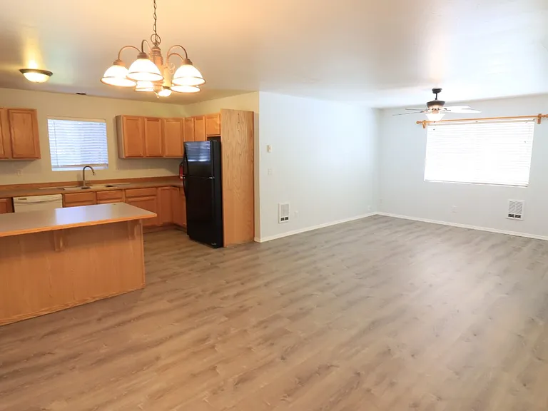 2010 NE Full Moon Dr — Photo 2