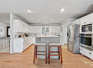 11898 Oak Hills Dr, Bentonville, AR 72712