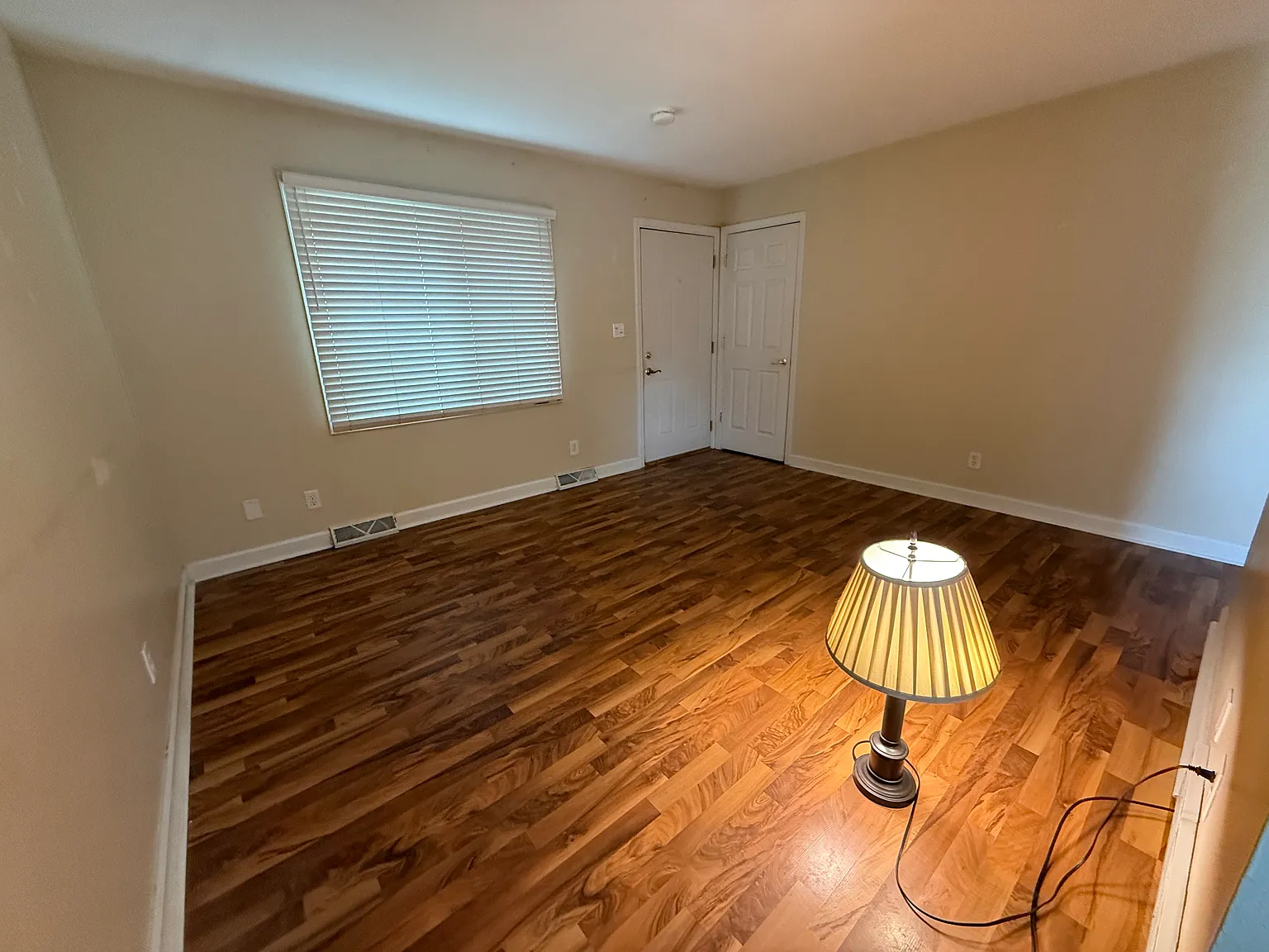 2 bed, 950 sqft, $1,200 — Photo 1