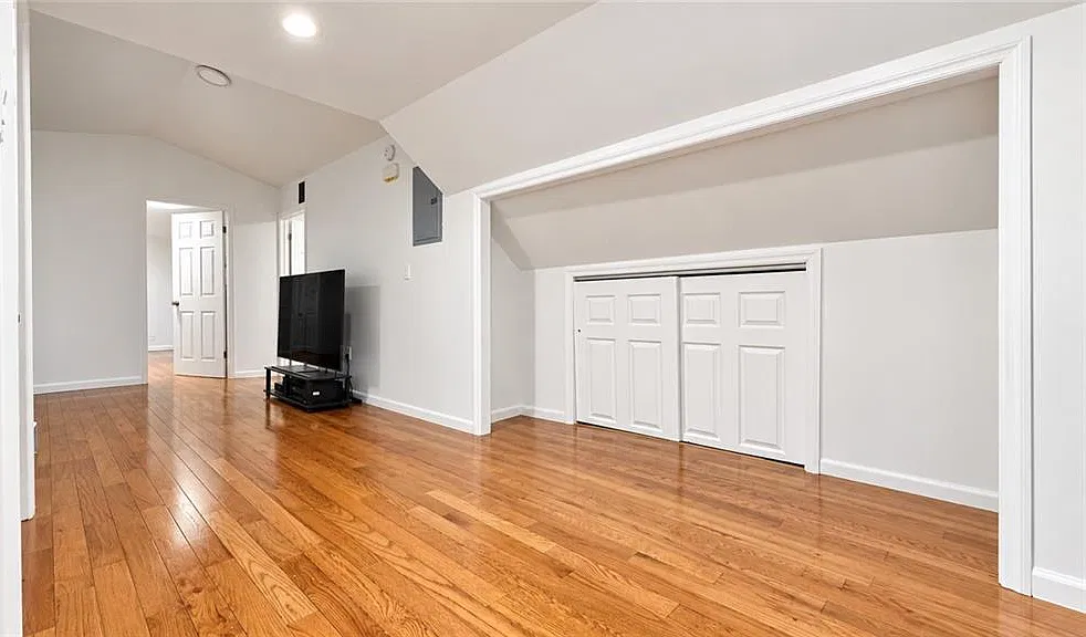 2 bed, 1.0 bath, 700 sqft, $2,200 — Photo 2