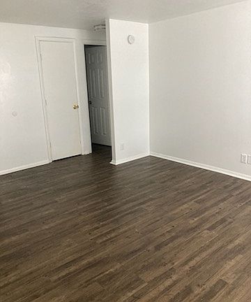 2nd image of 421 N High St #11