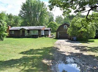 5204 N Sturgeon Rd, Midland, MI 48642