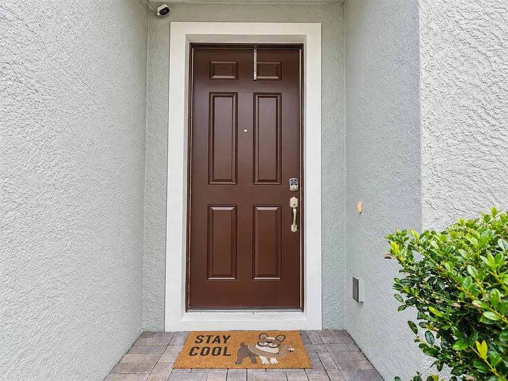 3 bed, 2.5 bath, 1702 sqft, $2,400 — Photo 2