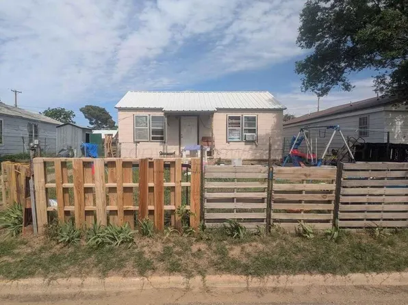 325 Morse Ave, Stinnett, TX 79083