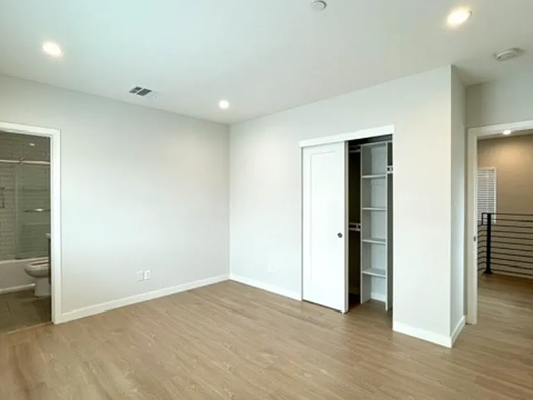 4937 W 20th St #1/4 — Photo 16