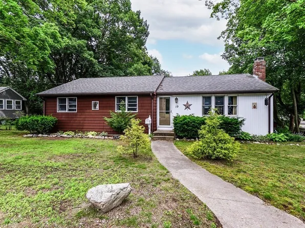19 Emerson St, Weymouth, MA 02189