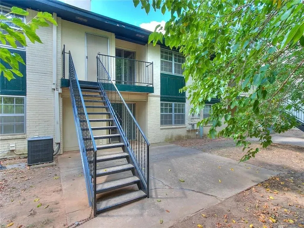 3 bed, 1152 sqft, $1,100 — Photo 4