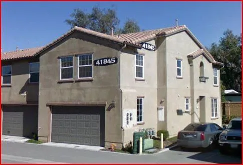 Corner end unit adjacent to common green area
