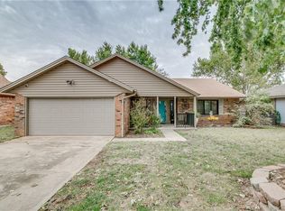 628 S Willowood Dr, Yukon, OK 73099