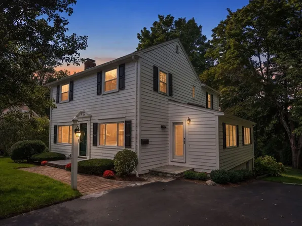7 Cape Cod Ln, Canton, MA 02021