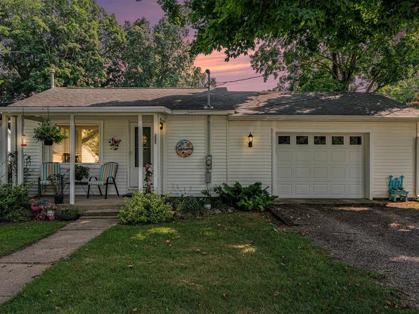 225 W Charlotte St, Centreville, MI 49032