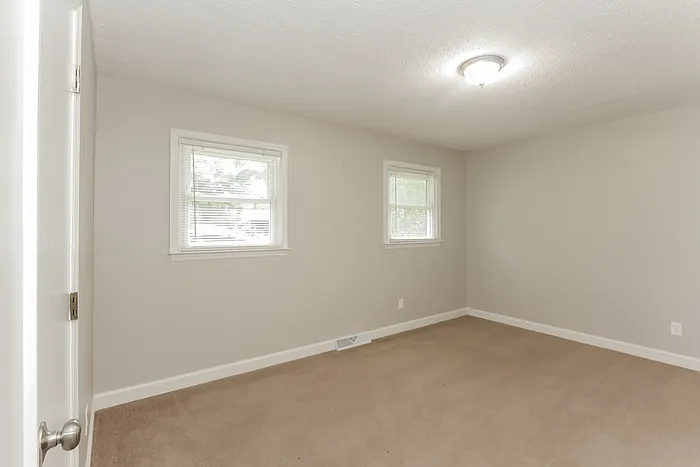 4808 Jamee Dr — Photo 4