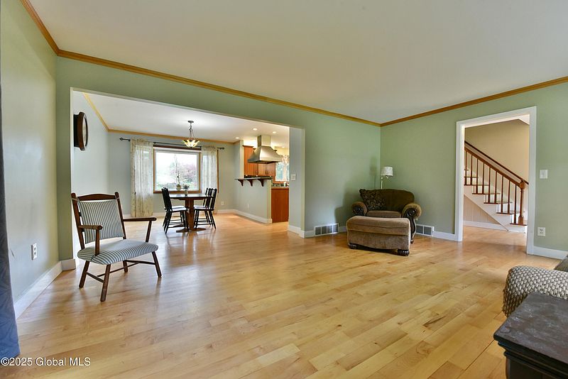 5th image of 21 Cedarcrest Drive