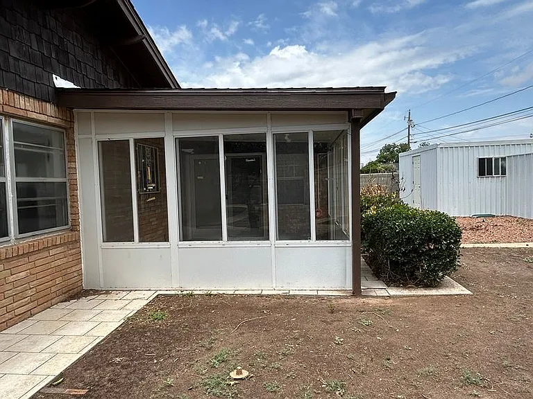 1702 Bonham Ave — Photo 32