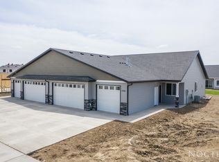 3705 Gale Cir SE, Mandan, ND 58554