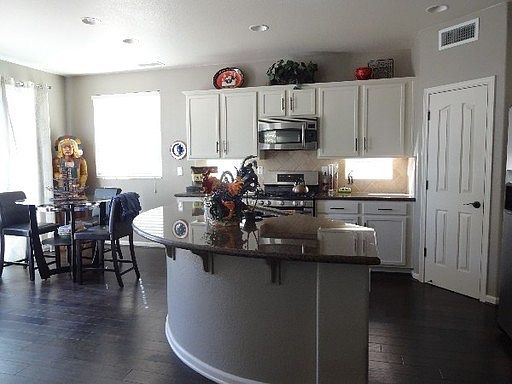 4th image of 3317 Hornsea Way