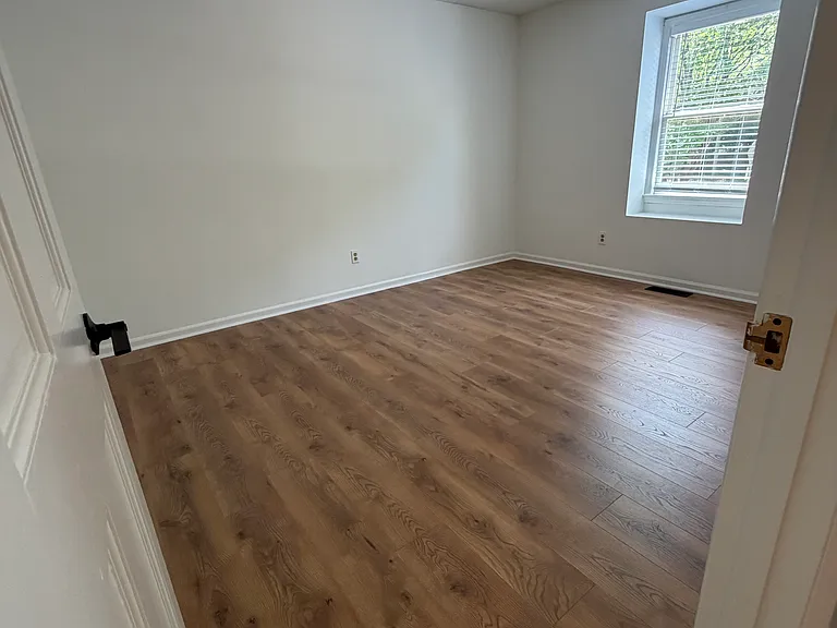 337 E Millbrook Rd — Photo 35