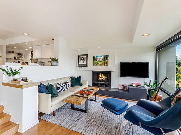 3rd image of 714 Bellevue Ave E APT 301