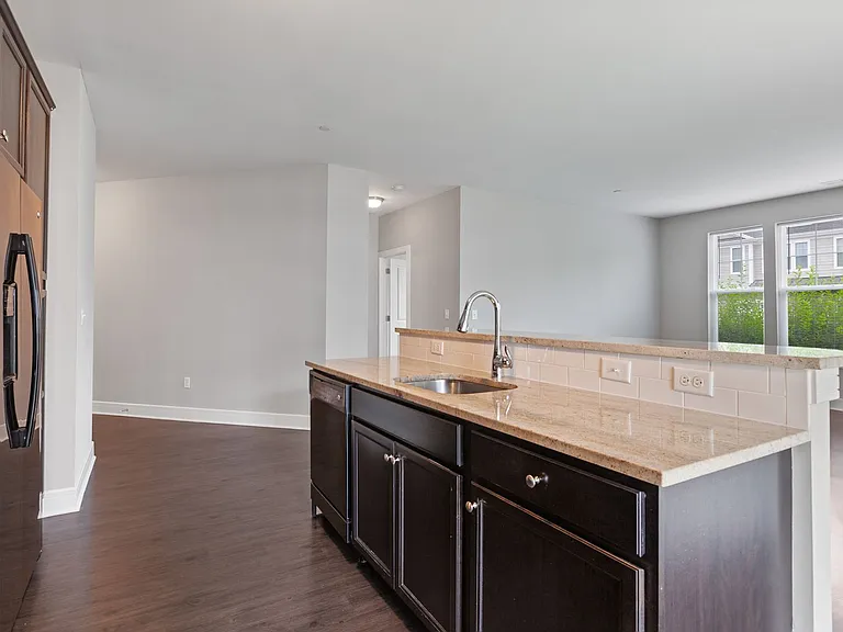 Essex Chase Apartments — Photo 25
