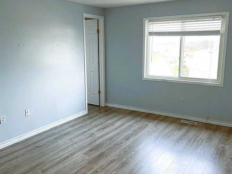 490 Activa Ave #UPPER — Photo 11