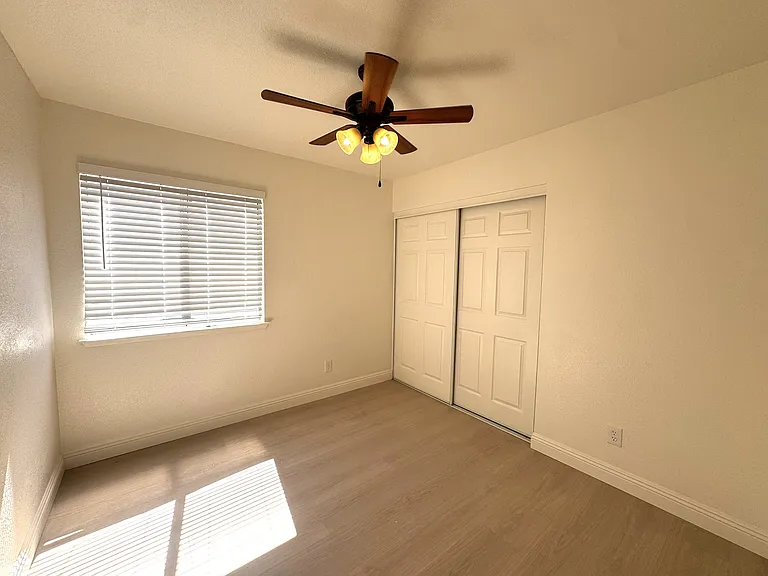 2304 E Decatur Ave — Photo 7