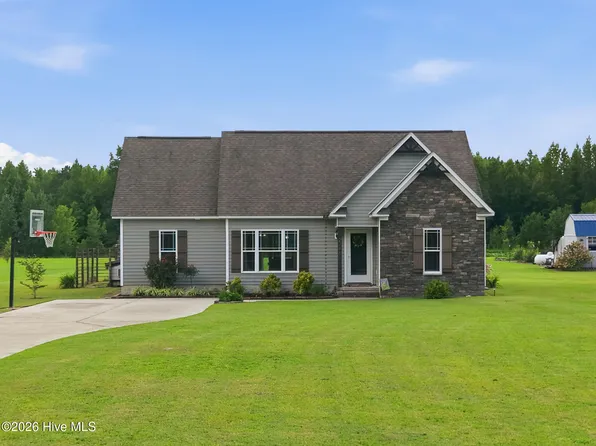 2746 Madison Hardee Road, Ayden, NC 28513