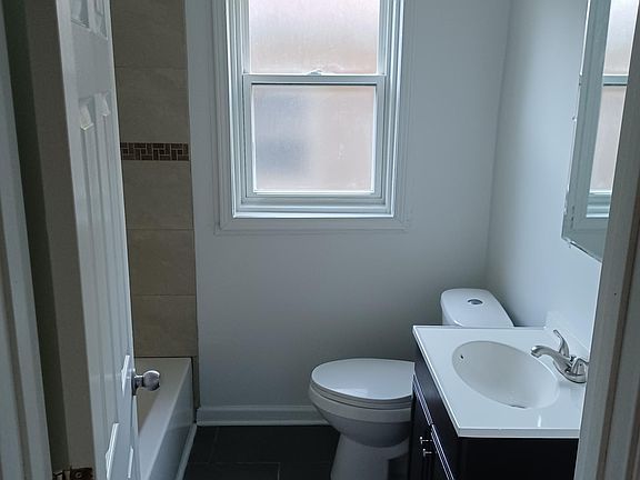 5th image of 1126 E 81st Pl #1