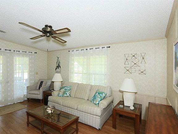 2nd image of 614 Papaya Cir
