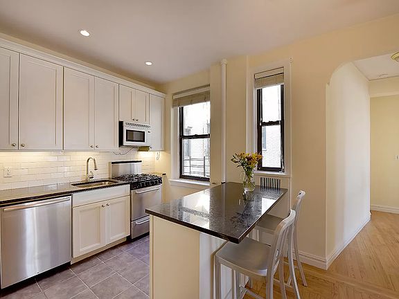 3rd image of 115 Payson Ave #5AB