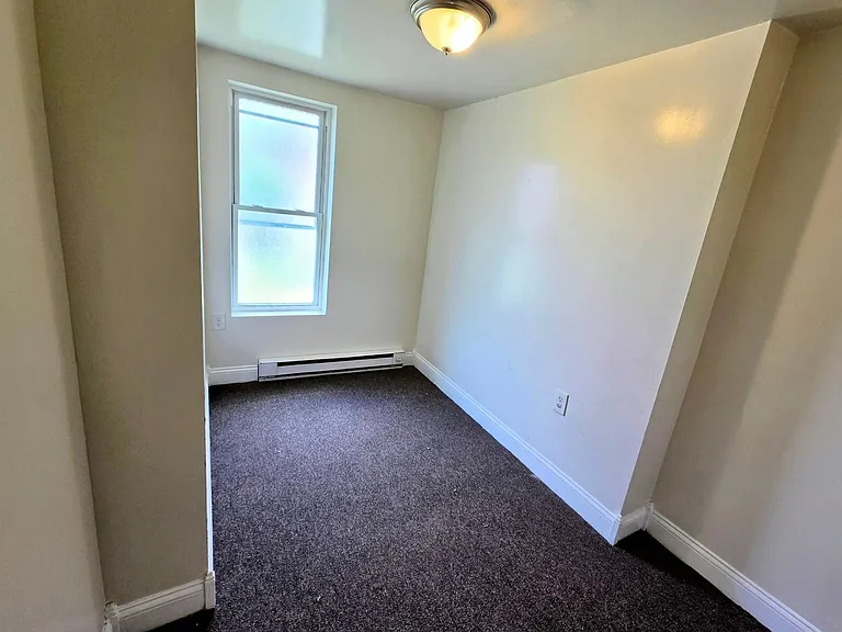 126 N Madison St — Photo 4