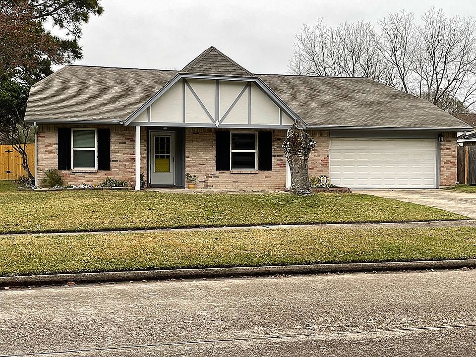1st image of 110 Lazy Hollow Dr