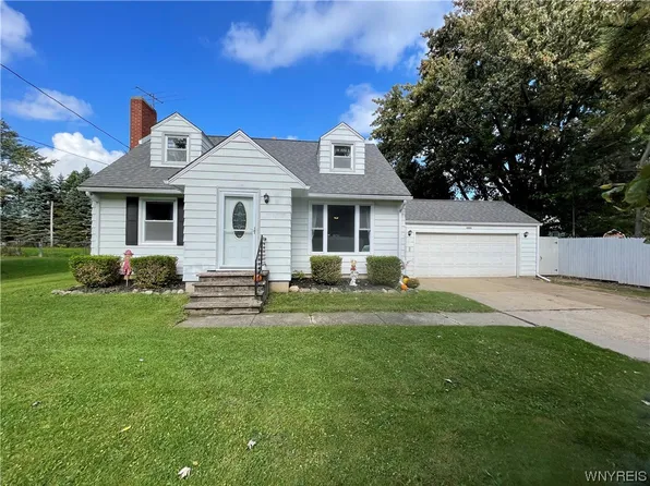 6333 Dorchester Rd, Lockport, NY 14094