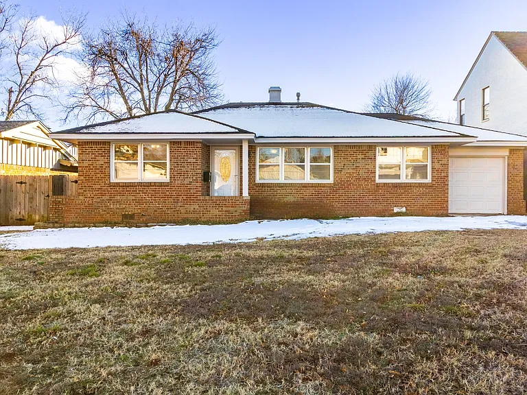 2730 W Country Club Dr — Photo 1